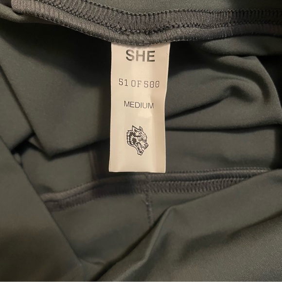 DUAL GEORGIA" ENERGY FLARE
LEGGINGS IN WOLF GRAY - Picture 12 of 12